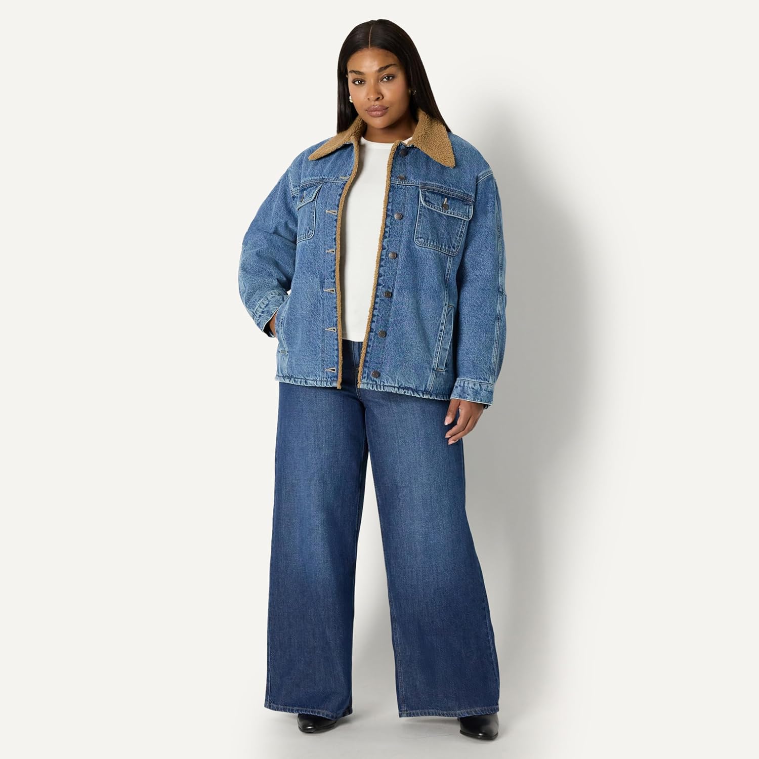 Thumbnail 6 de Amazon Essentials Women's Oversized-Fit Faux-Shearling Denim Jacket