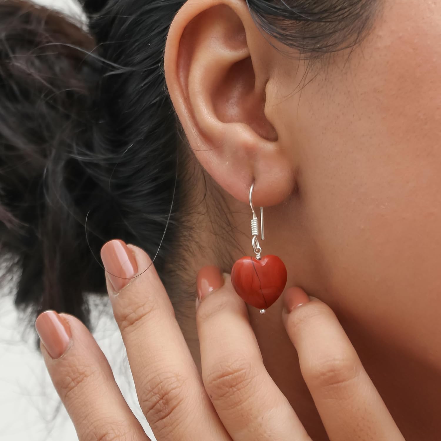 Detalle de Gempires Natural Howlite Heart Drop Earrings – Silver Plated, 15 mm Heart Gemstones