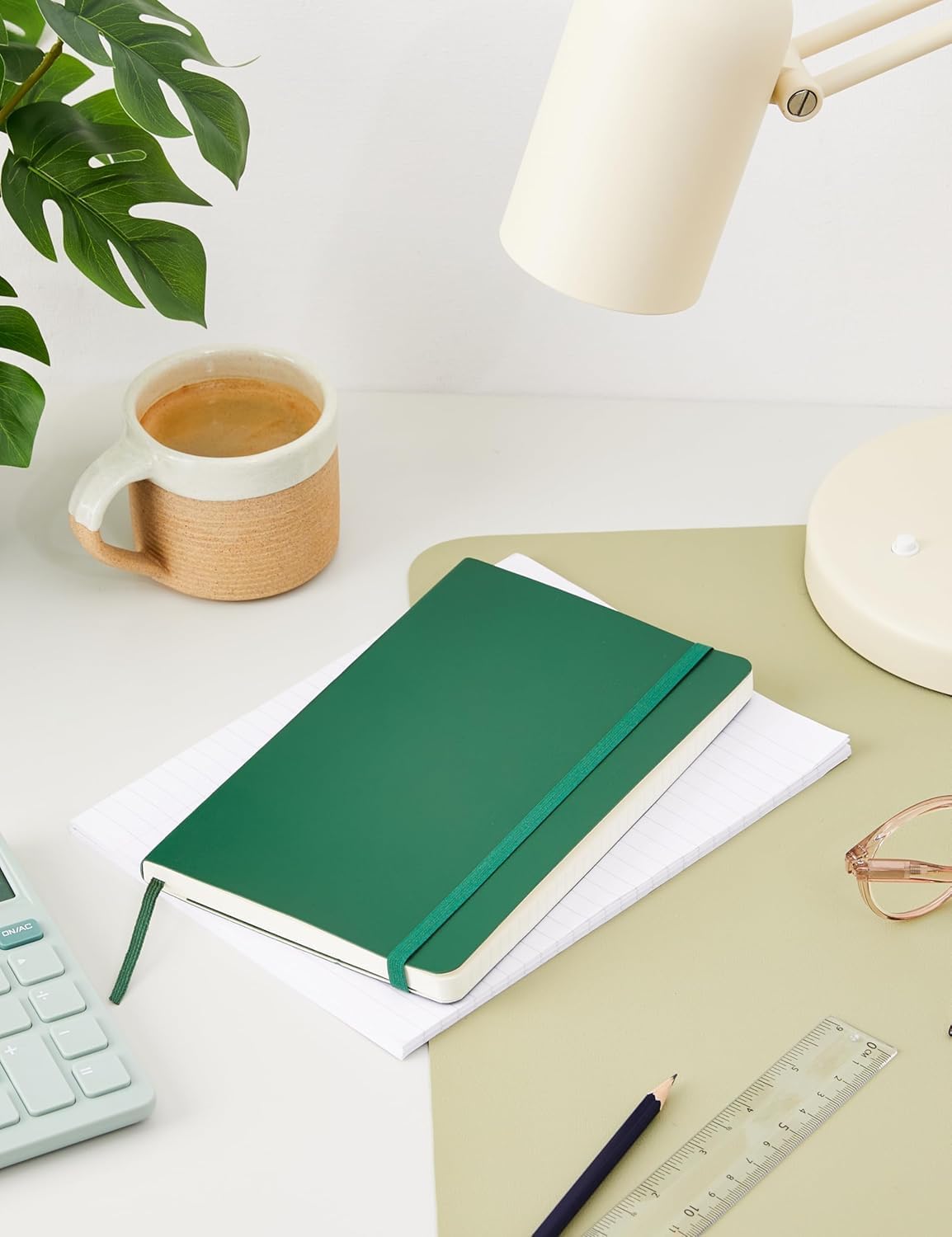 Detalle 2 de Moleskine Classic Notebook, Large - Myrtle Green, 13 x 21 cm, 192 pages