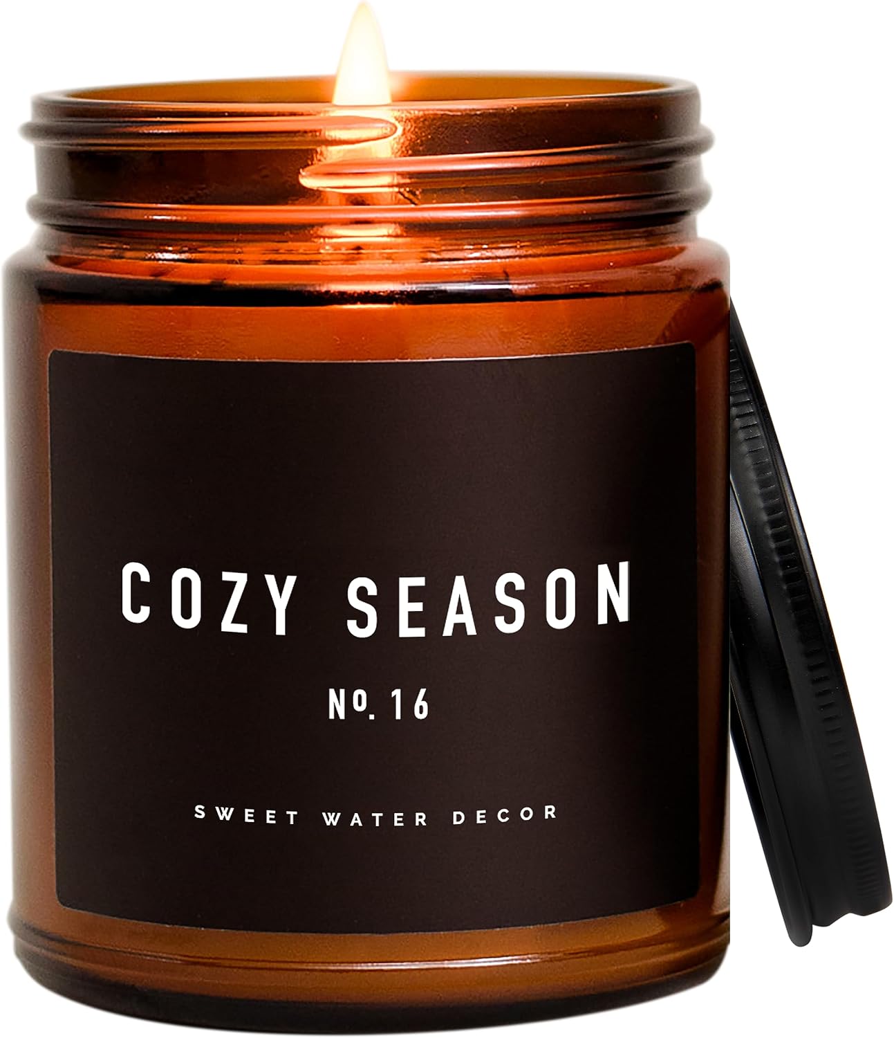 Detalle de Sweet Water Decor Cozy Season Candle, 9 oz Amber Glass Jar, Soy-Blend Wax