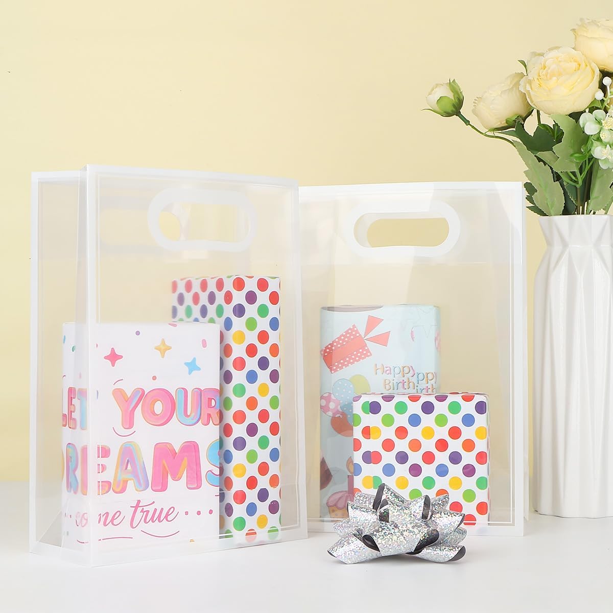 Detalle de Medium Gift Bags with Handle, 8 Pack – Clear PVC with Blue Ribbon Bow (Blue) for Festive Occasions