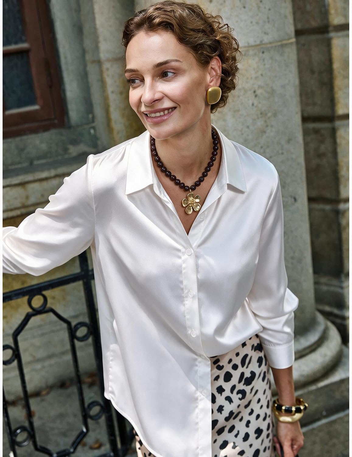 Detalle de Hotouch HDH000005-CA Women's Satin Button-Down Blouse, V-Neck, Long Sleeve