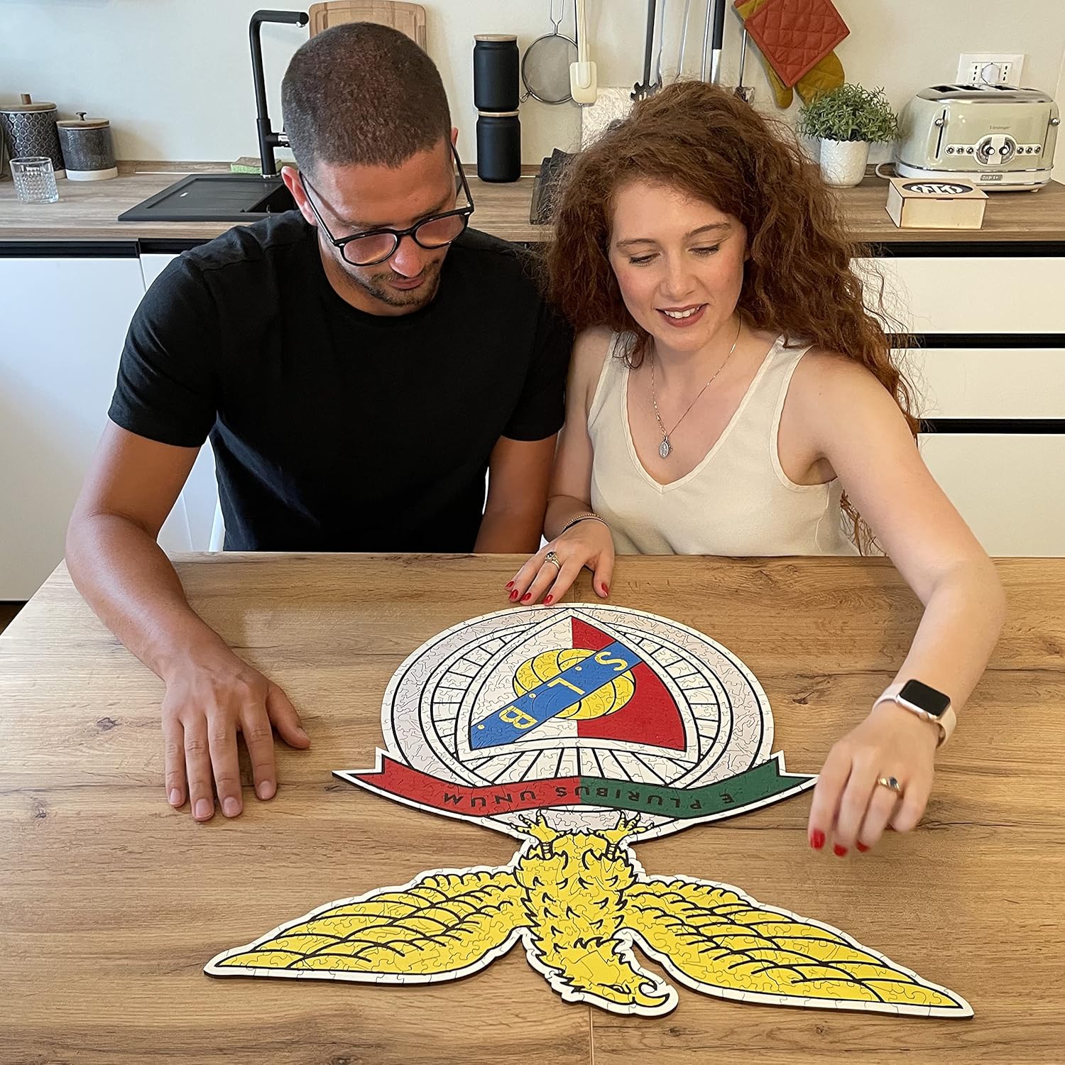 Detalle 2 de Iconic Puzzles – Benfica & Eusebio, puzzle en bois sous licence officielle (270 pièces, taille M)