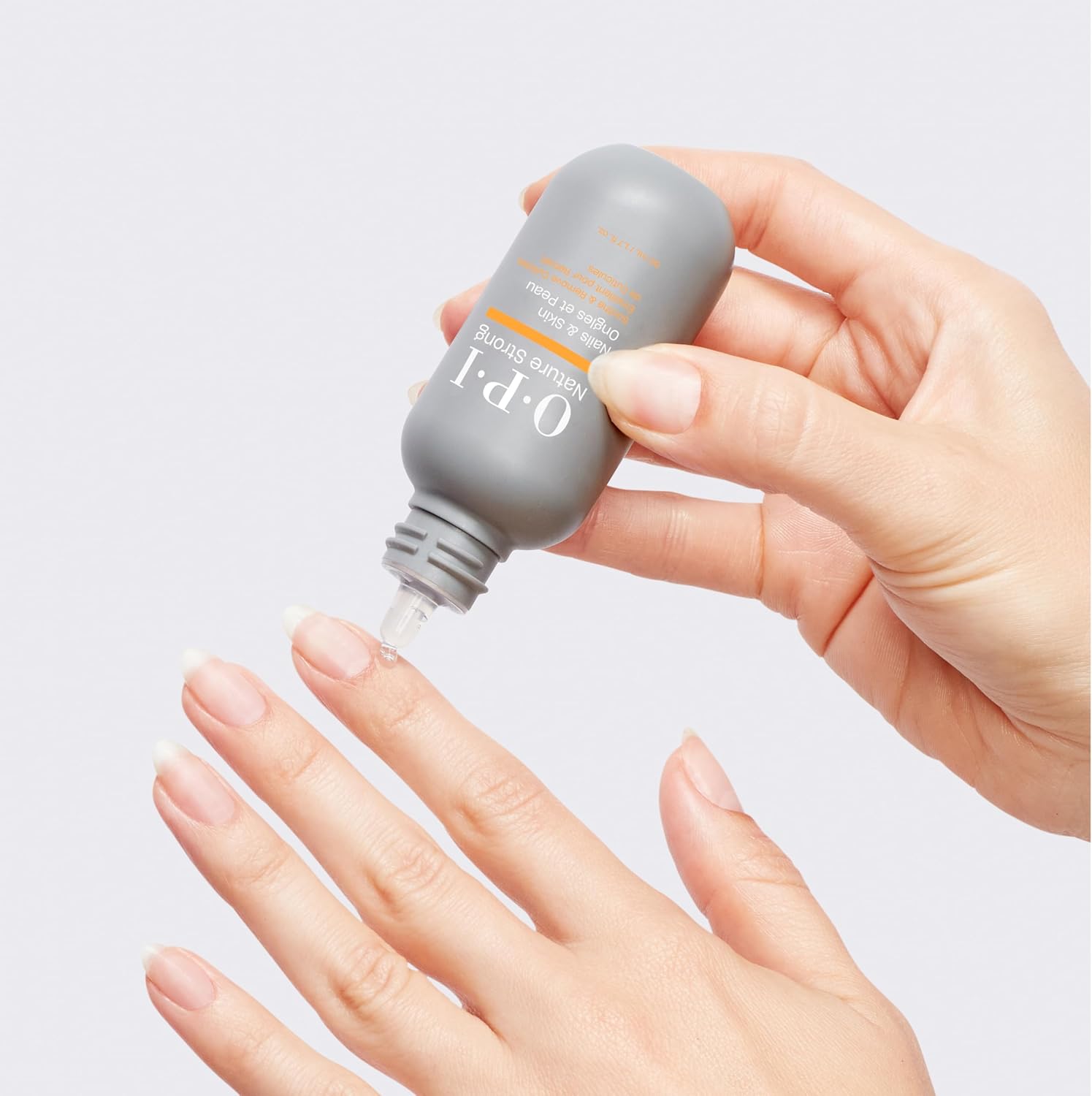 Detalle de OPI Nature Strong Skincare nail and cuticle serum: night balm, remover gel and nourishing treatment