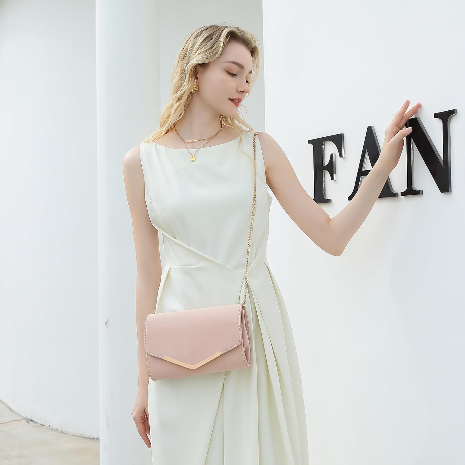 Detalle de Miss Lulu Pochette Femme en Daim avec Chaîne – Mini sac élégant pour soirées et cérémonies