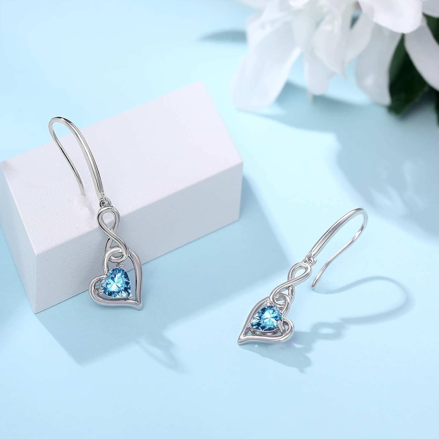 Thumbnail 4 de Geburtsstein Unendlich Ohrringe für Damen aus 925 Sterling Silber – Infinity Herz mit Zirkonia, baumelnd (Qing)