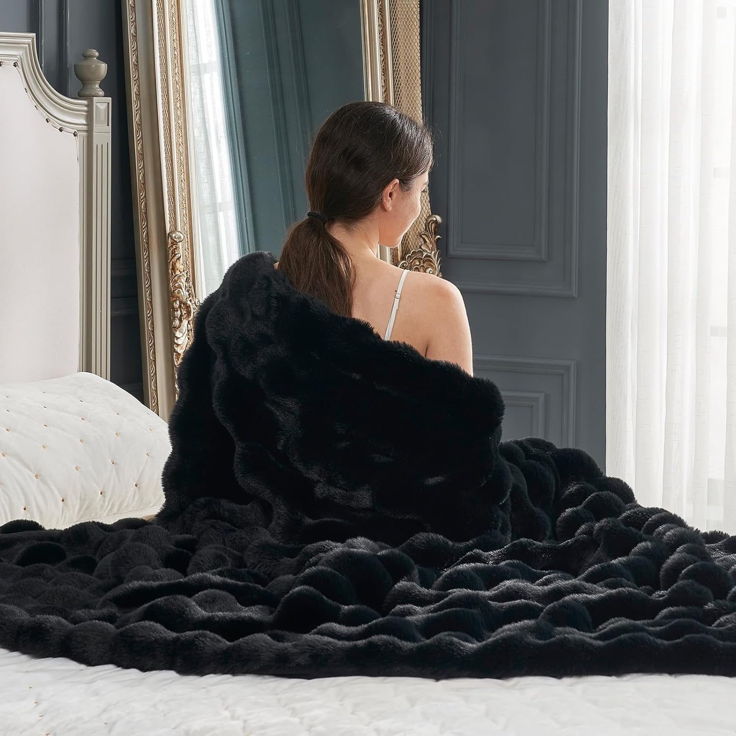 Thumbnail 2 de Cozy Bliss Faux Fur Throw Blanket: Ultra-Soft Bubble Design for Couch and Bedroom
