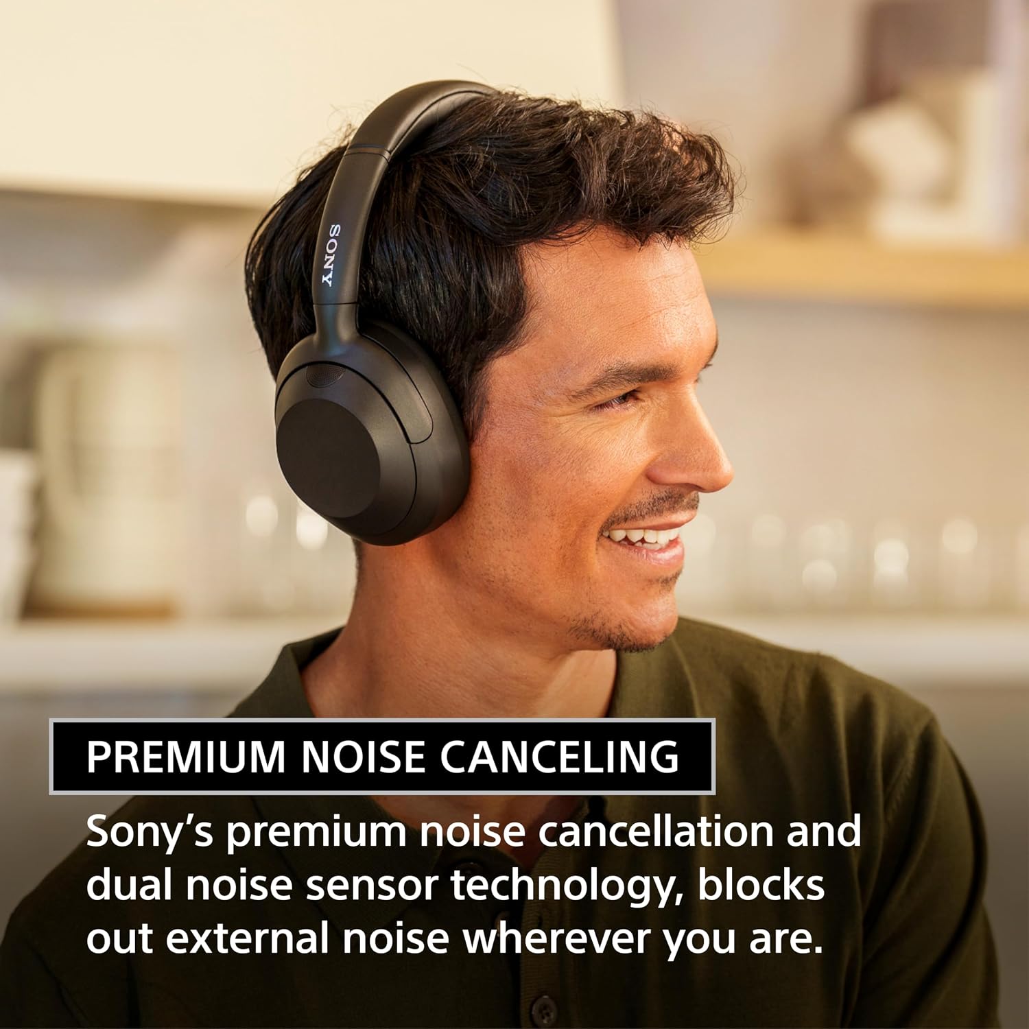 Detalle de Sony wireless headphones with 30-hour battery