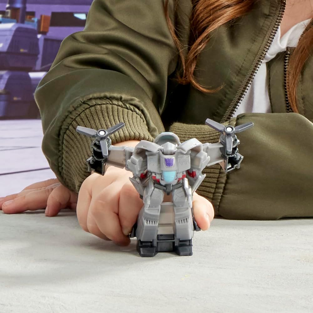 Detalle 2 de Transformers EarthSpark Megatron 10 cm 🤖