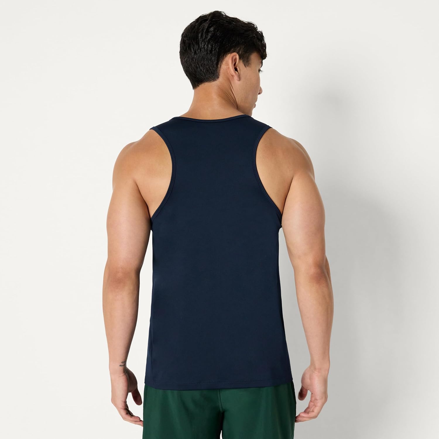 Thumbnail 2 de Amazon Essentials Herren Gym-Tanktop aus Funktionsstretch – leicht, schnelltrocknend