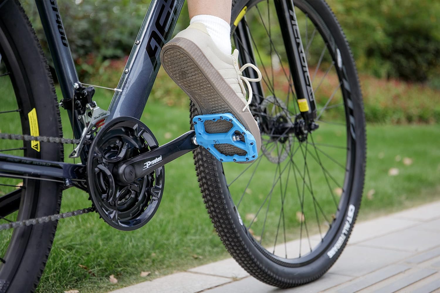 Detalle 2 de GEWAGE pedały platformowe MTB z nylonu, szeroka platforma i stalowe piny