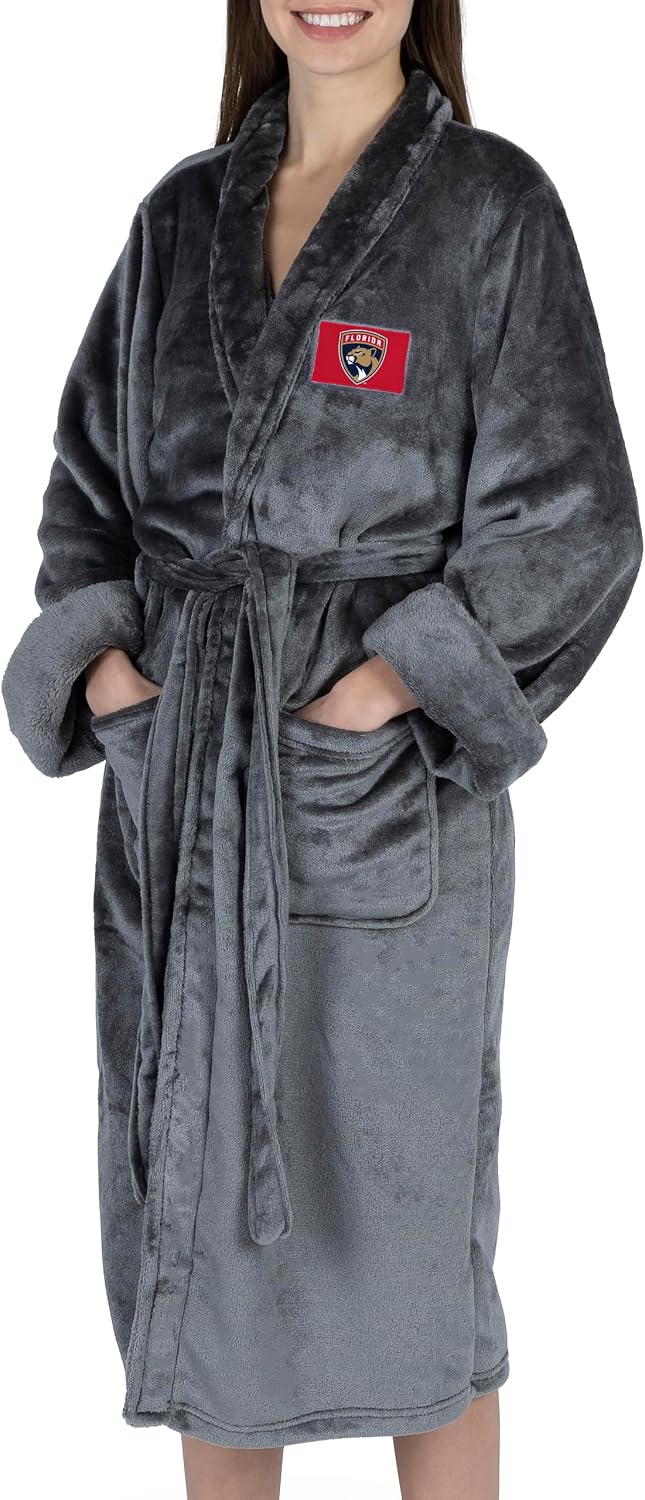 Detalle de Northwest NHL Transfer Patch Silk Touch Robe (Small/Medium or Large/X-Large)