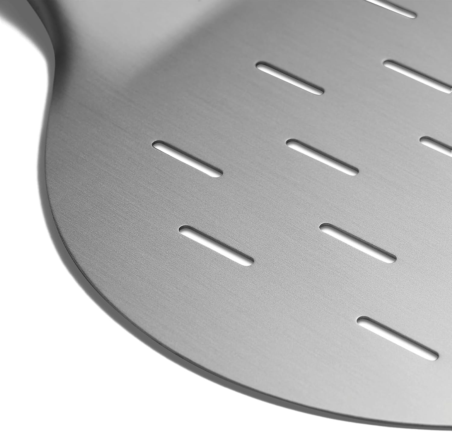 Detalle 2 de BURNHARD Pizzawender rund – Pizzawender mit perforierter Schaufel und Griff aus FSC-Akazienholz