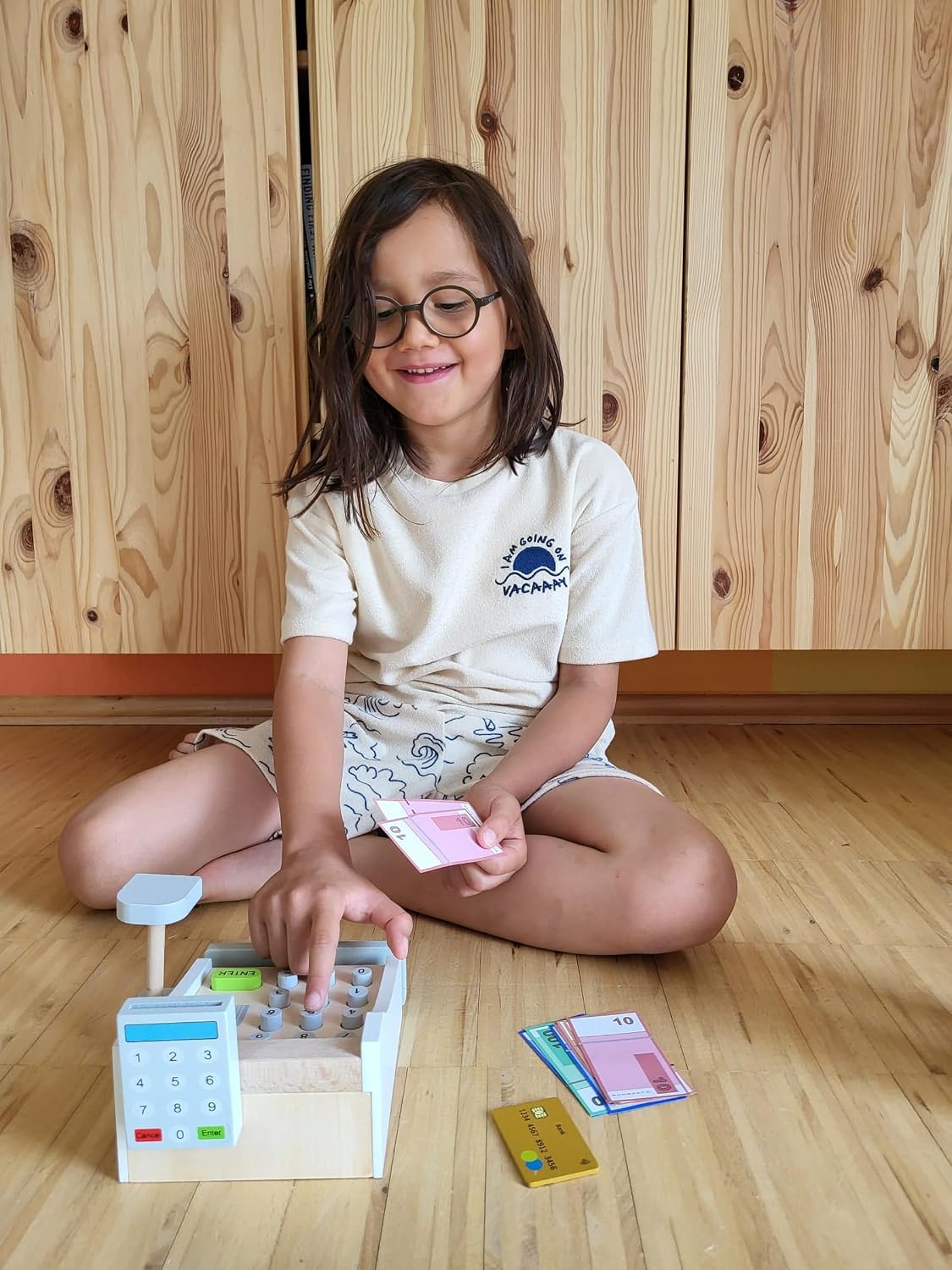 Detalle 2 de Small Foot Spielkasse aus Holz – inkl. Scanner, Kartenlesegerät, Spielgeld und Kreditkarten