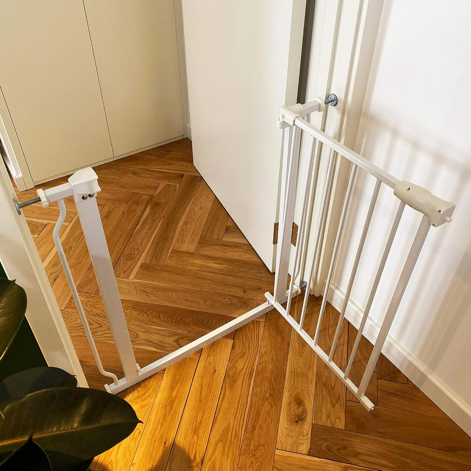 Thumbnail 5 de BalanceFrom Easy Walk-Thru Baby Safety Gate, 29.1–33.8-Inch Fit, 30-Inch Tall