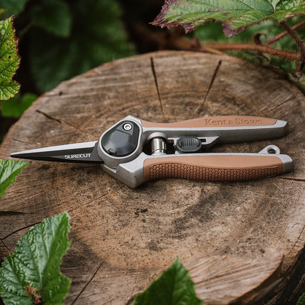 Detalle 2 de Kent & Stowe Garden Snips for flowers
