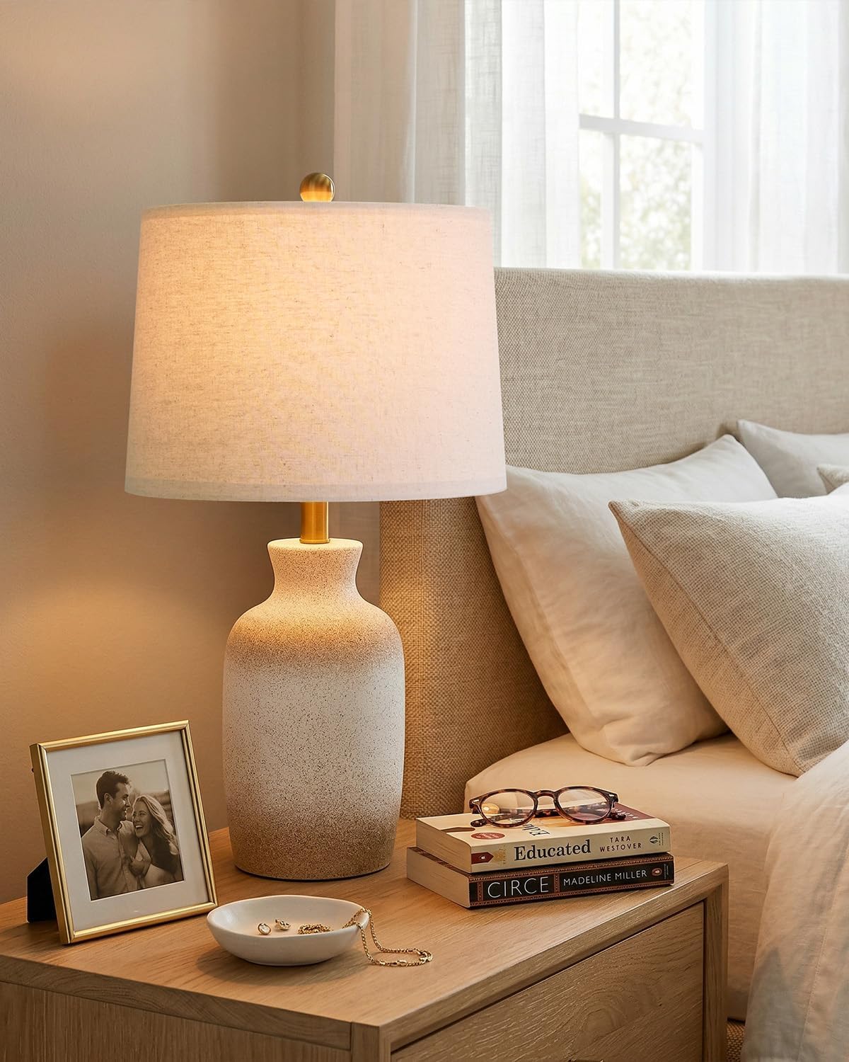 Detalle 1 de PoKat Ceramic Table Lamp, 24-Inch