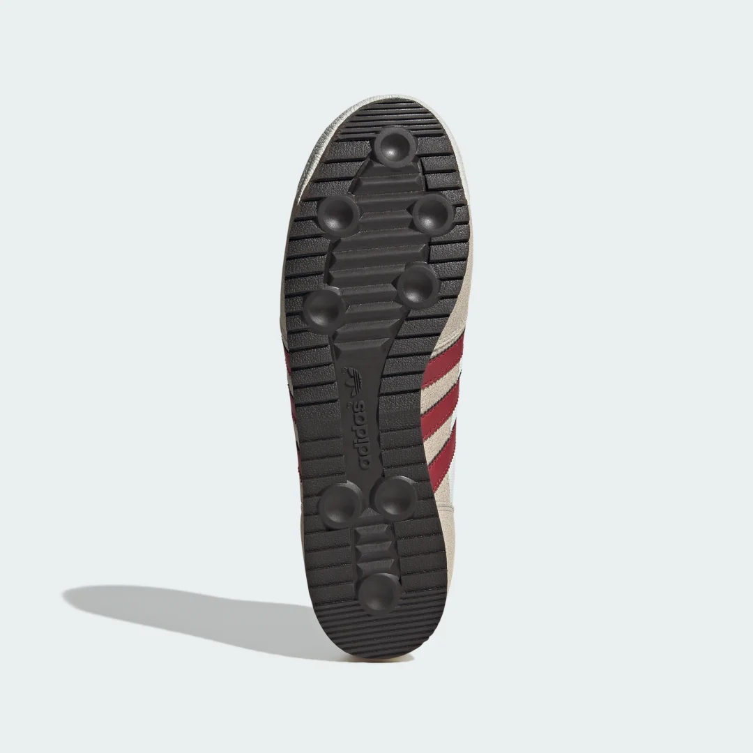 Detalle de Zapatilla R71 de Adidas: una opción diaria para tu estilo en blanco