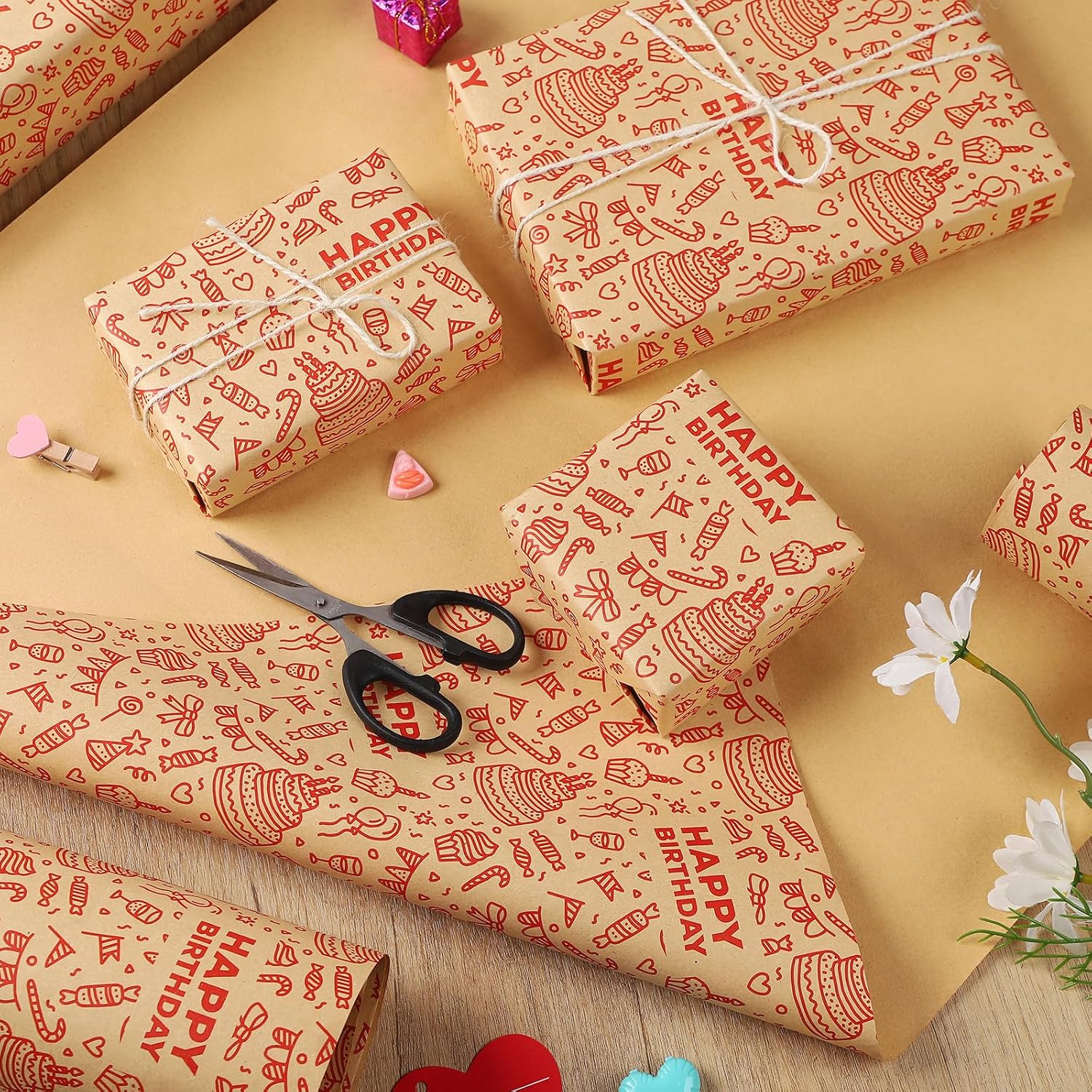 Detalle de Birthday Wrapping Paper: Red Kraft Roll, 50x70cm (8 sheets) - Classic Recyclable Gift Wrap