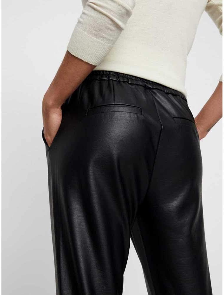 Detalle de VERO MODA VMEVA Damen Kunstlederhose mit mittlerer Taille – locker geschnitten