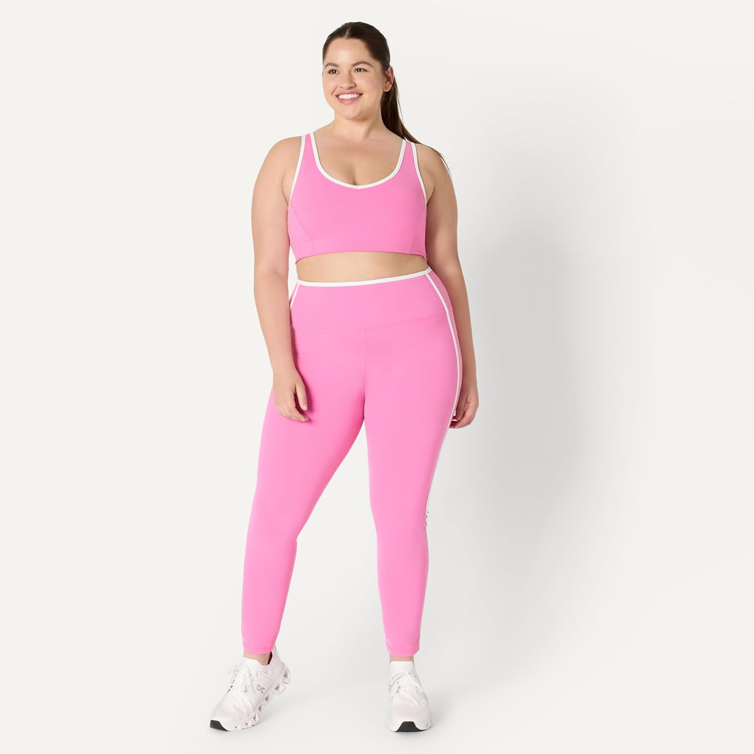 Thumbnail 6 de Amazon Essentials Women’s Active FormFlex Buttery Soft Light Support V-Neck Sports Bra with Contrast Trim