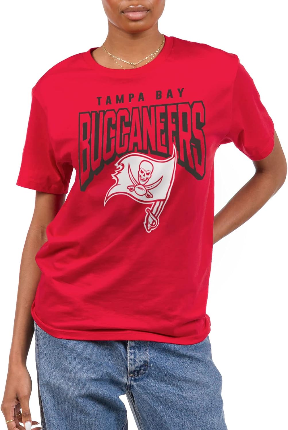 Detalle de Junk Food Clothing x NFL Bold Logo Short Sleeve Fan Shirt – Buccaneers (Unisex)
