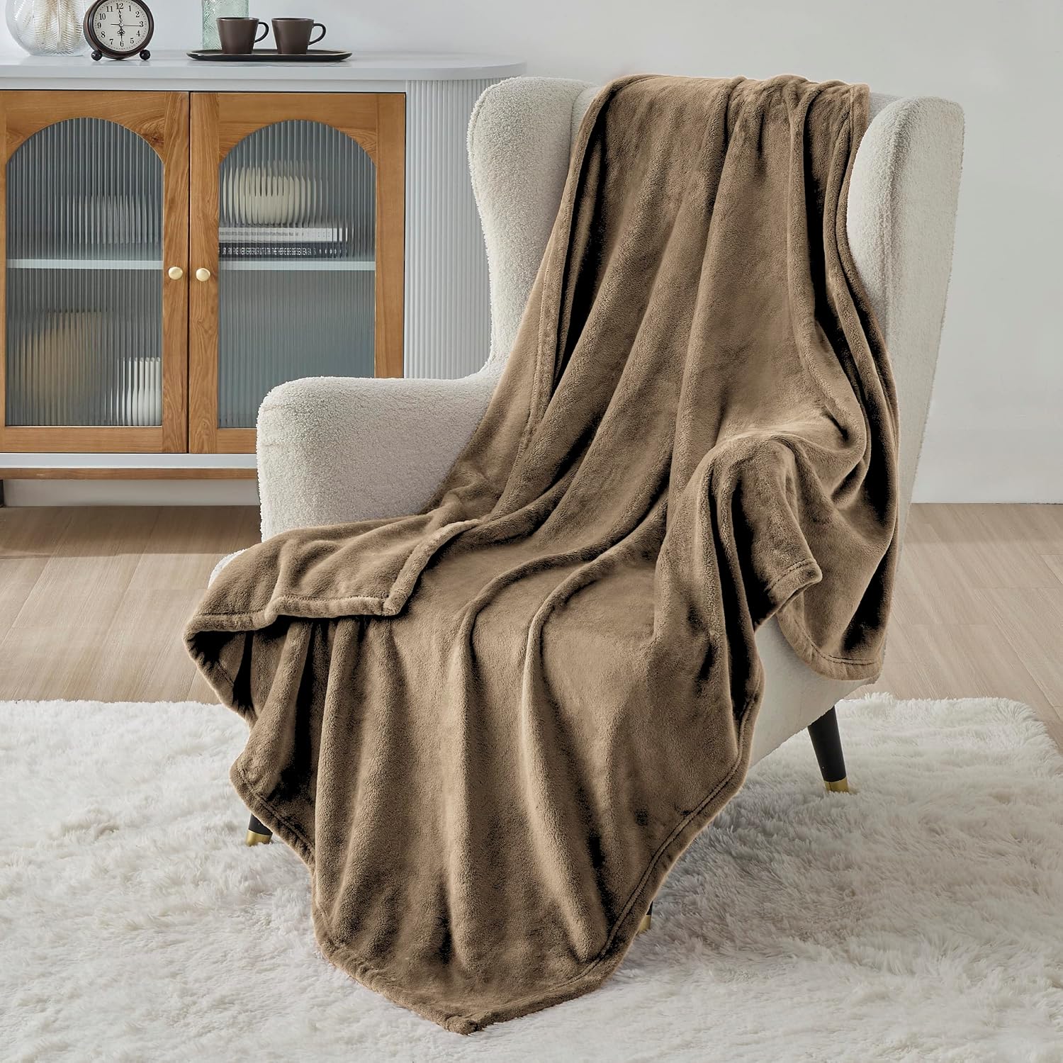 Detalle 2 de Bedsure Camel Fleece Throw Blanket, 50 x 60 in, Lightweight and Soft
