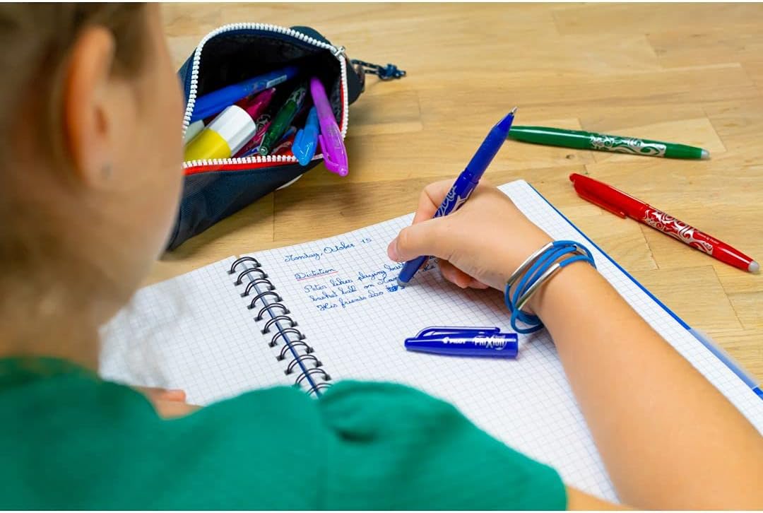 Thumbnail 6 de PILOT FriXion Ball Erasable Pen Set – Medium 0.7mm, 1 Black Pen + 3 Refills