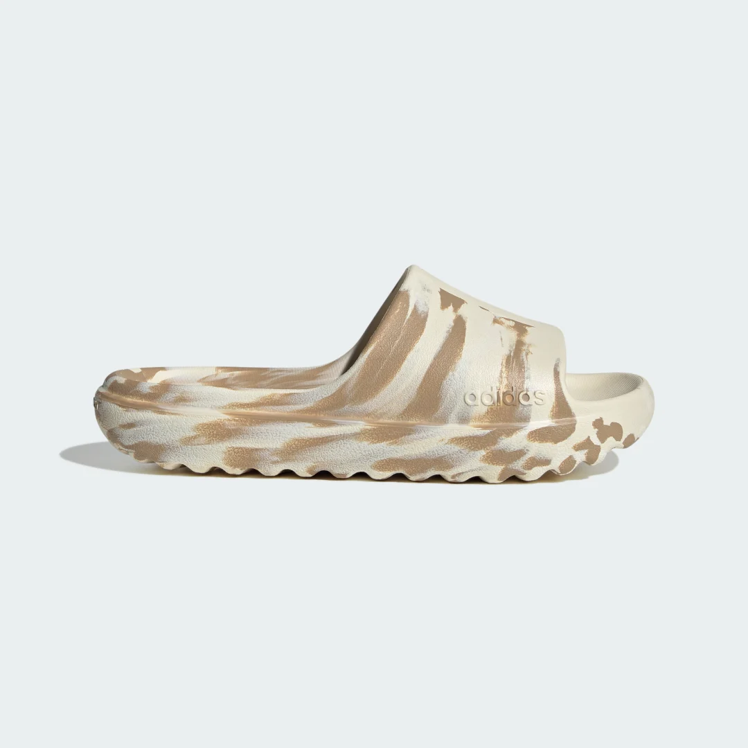Imagen de Adilette Lumia de Adidas: Chancla marrón para uso diario cómodo y práctico en OfertitasTOP