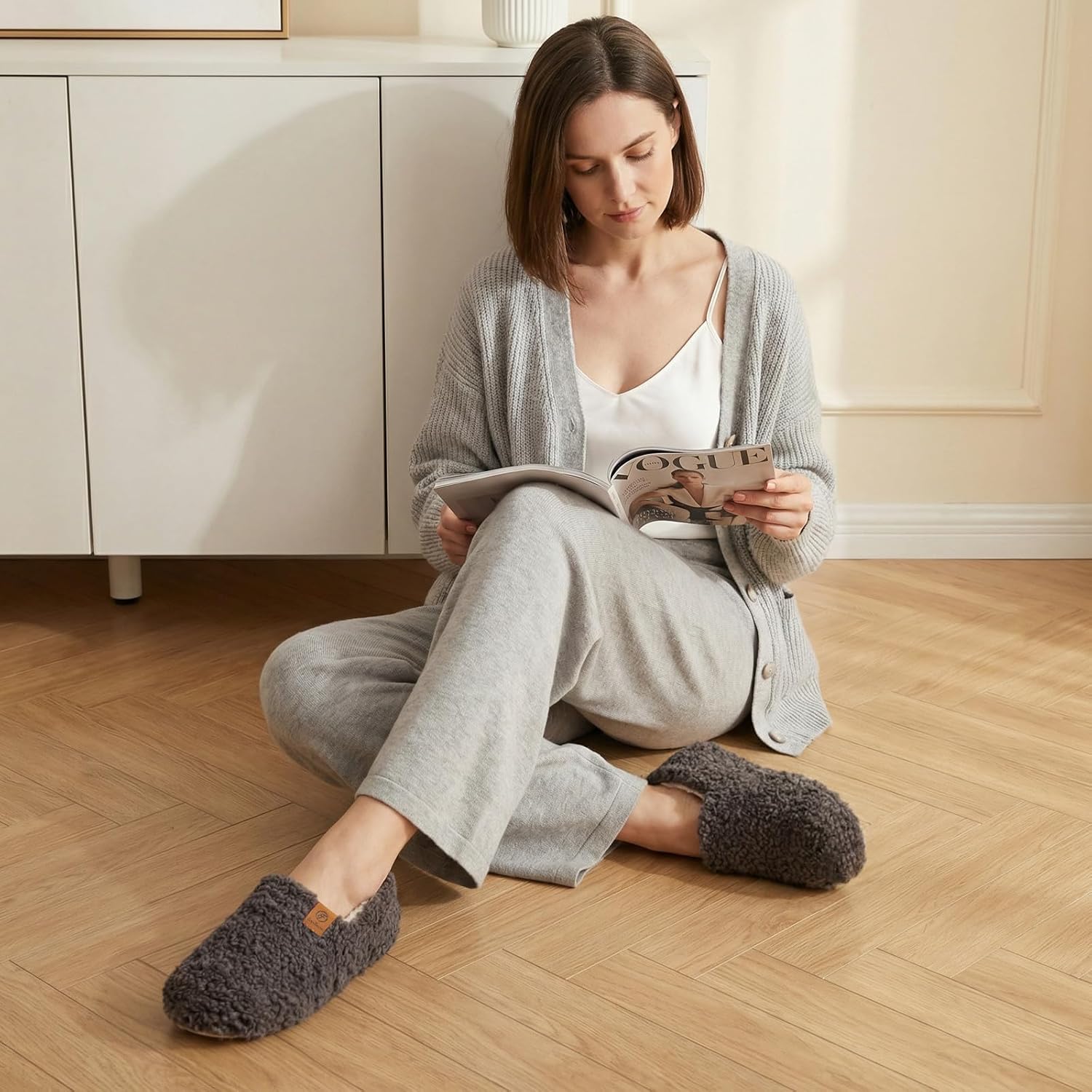 Detalle de EverFoams Women’s Soft Curly Full Slippers with Memory Foam and Polar Fleece Lining