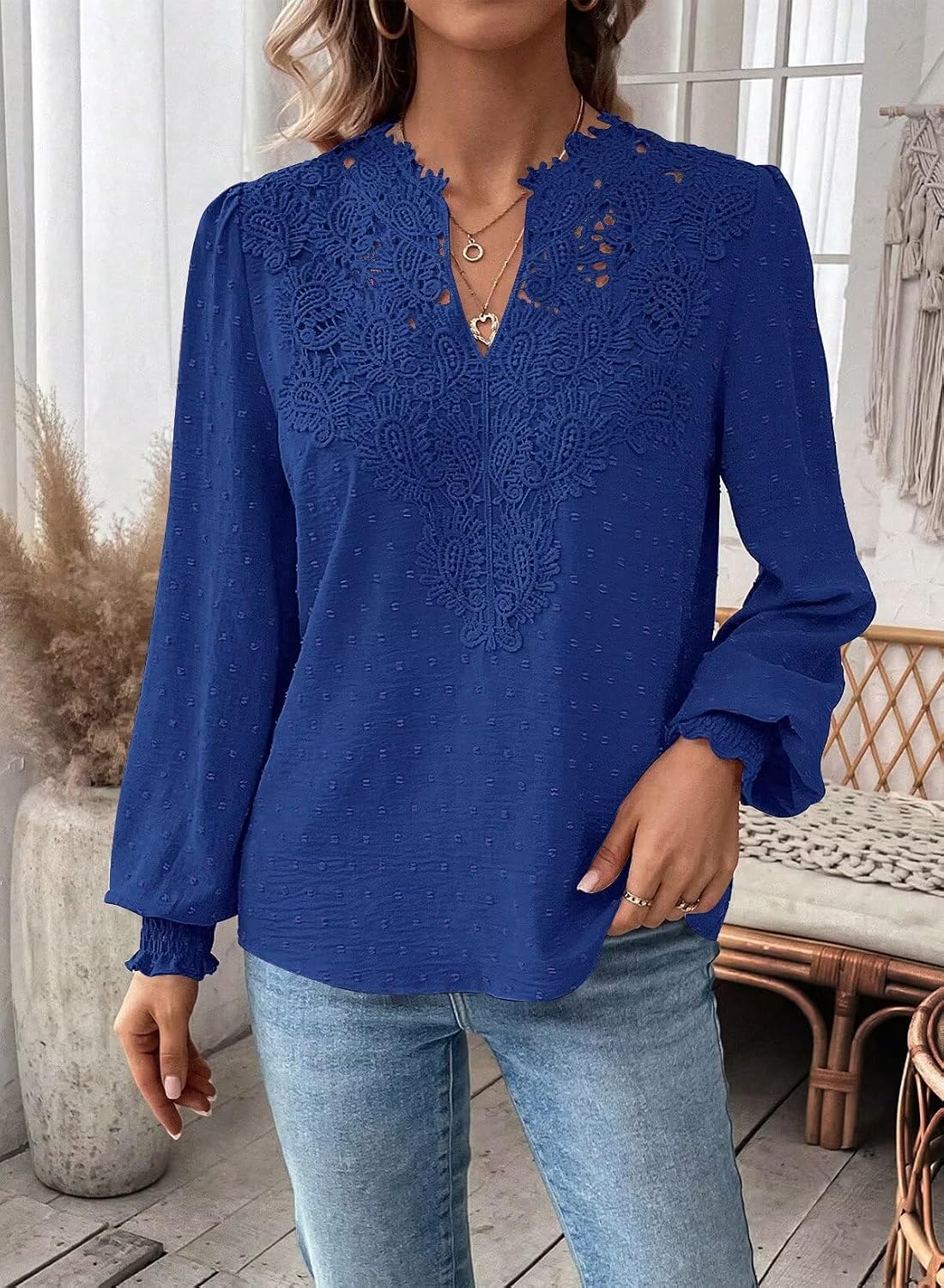 Detalle 2 de Falechay Boho Tops for Women Long-Sleeve V-Neck Blouse with Crochet Details