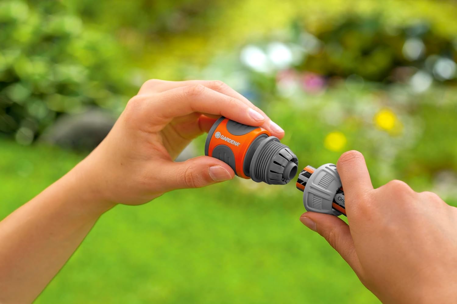 Detalle de GARDENA Hose Connector Set for 13 mm (1/2 inch) & 15 mm (5/8 inch) – Original system connectors with water stop