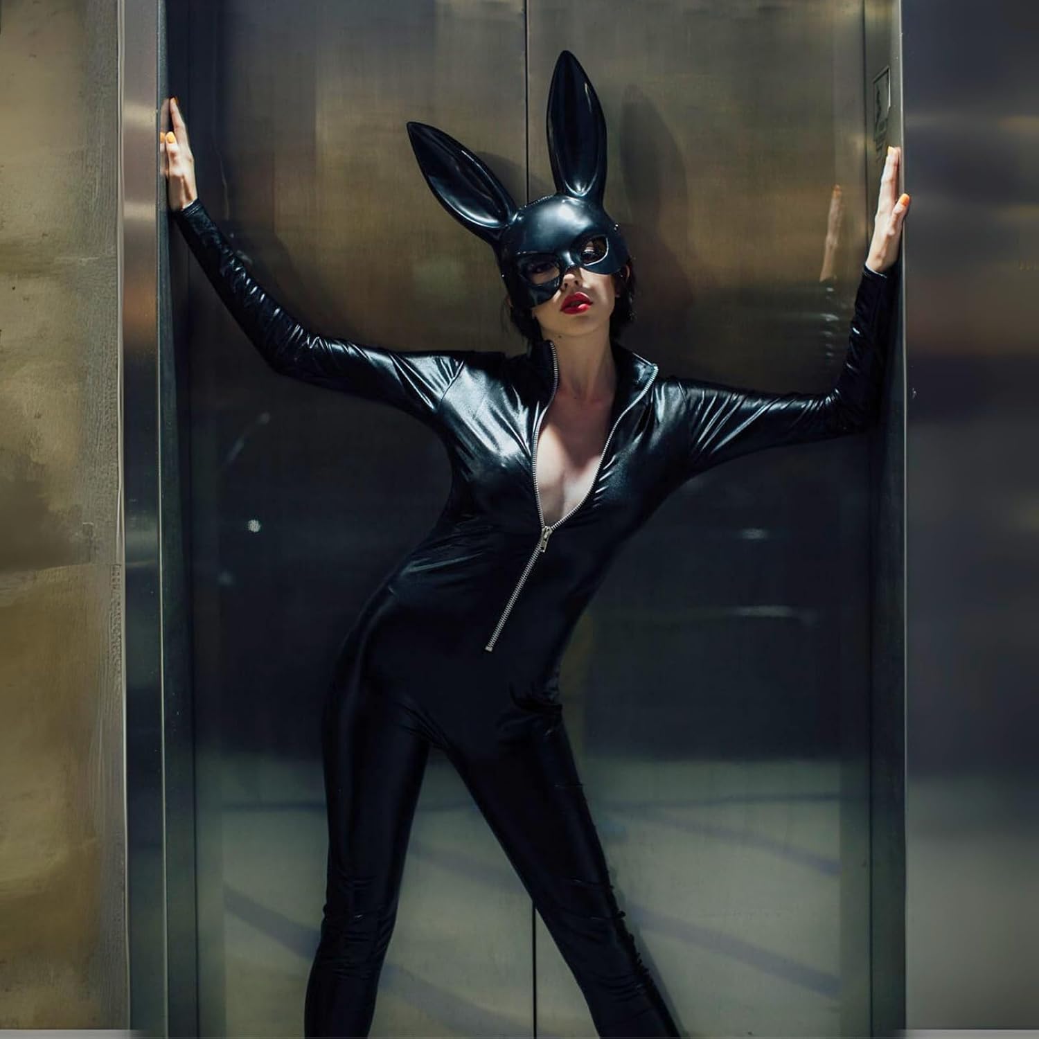 Thumbnail 6 de Leg Avenue Wet Look Zipper-Front Catsuit, Stretch Faux-Leather Look