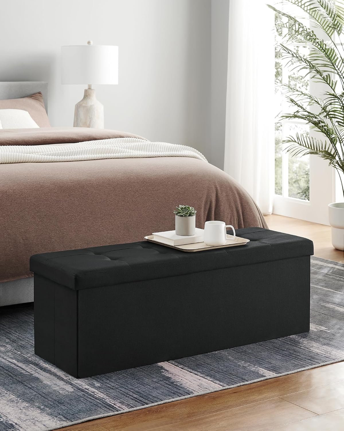 Detalle 2 de SONGMICS LSF077B20 Foldable Storage Ottoman, 131L Tufted Bench, Ink Black