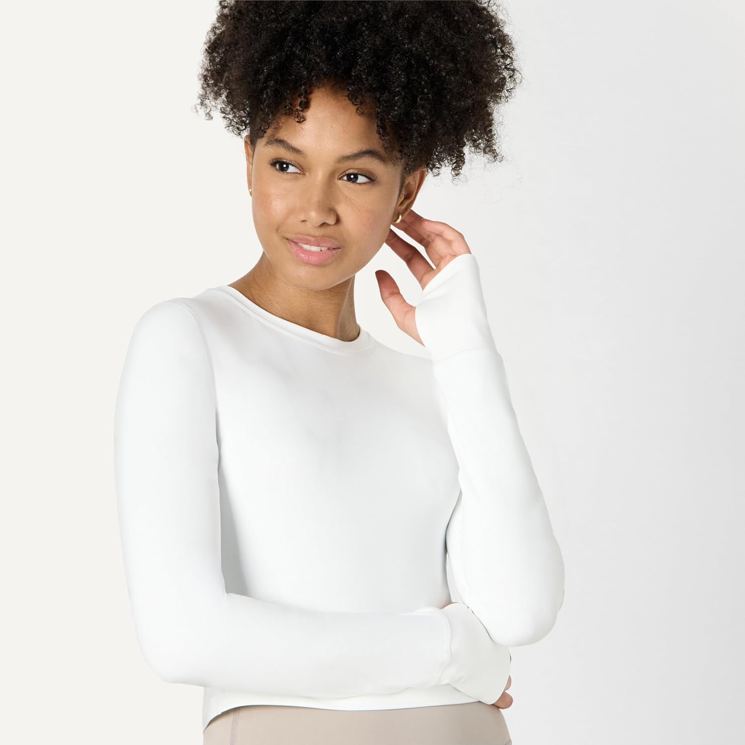Thumbnail 2 de Amazon Essentials Damen Active FormFlex „Buttery Soft“ Bauchfreies Layering-Workout-Top (kurze Ärmel, schlanke Passform)
