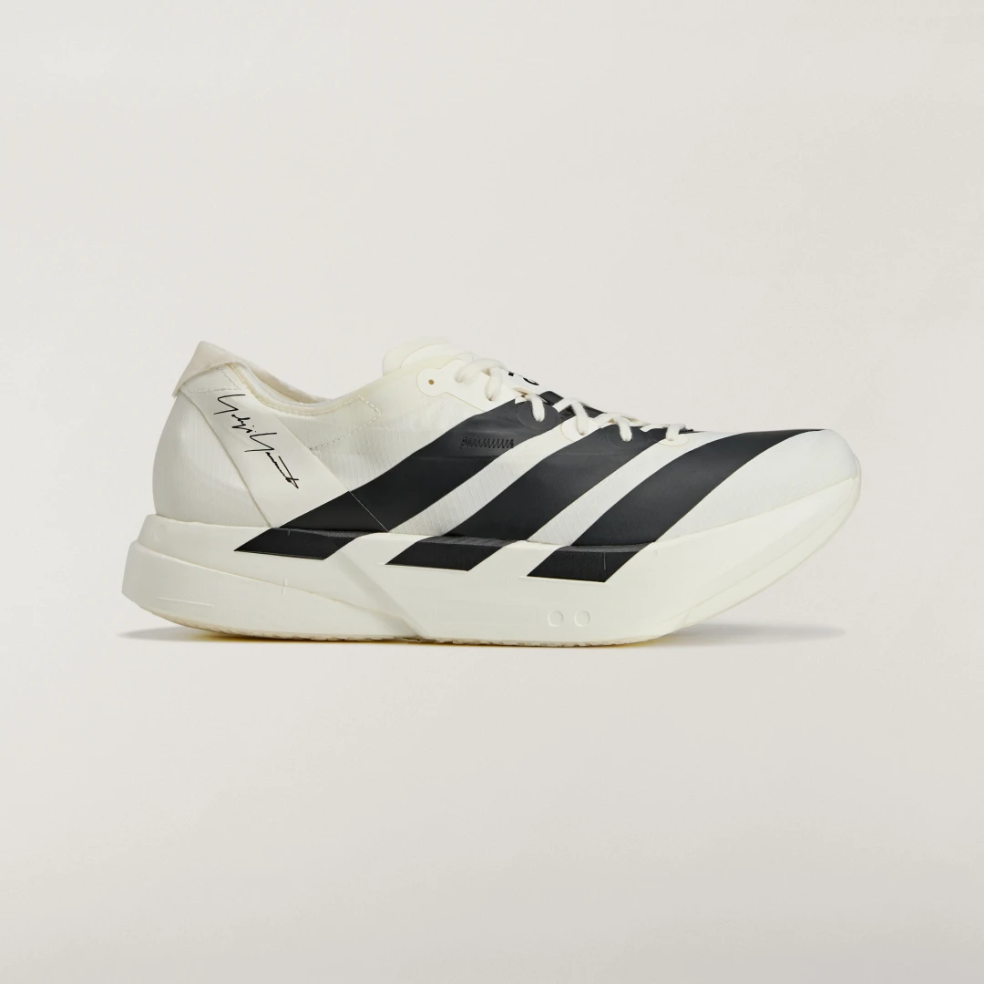 Detalle de Zapatilla Y-3 ADIOS PRO 4 de Adidas: estilo y rendimiento en blanco