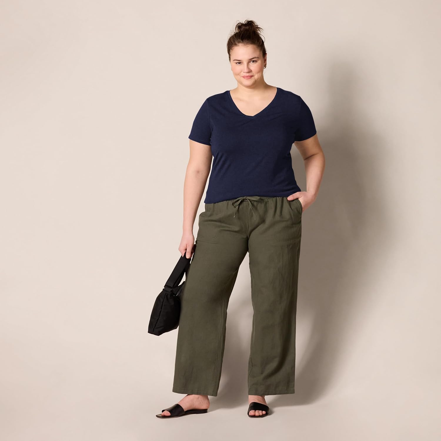 Thumbnail 6 de Amazon Essentials T-shirt donna a maniche corte con taglio classico (girocollo o scollo a V) in jersey di cotone e modal