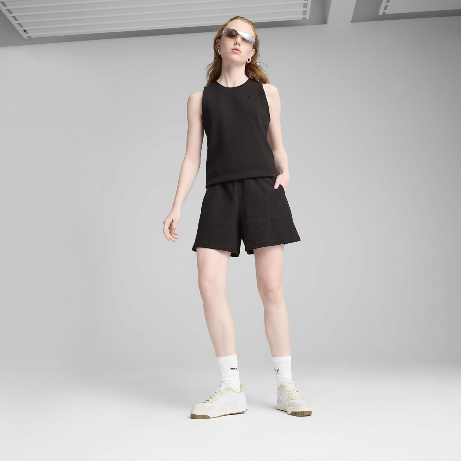 Detalle de PUMA Damen gestrickte High-Waist Shorts „Her High-Waist Shorts 5“ – schwarz