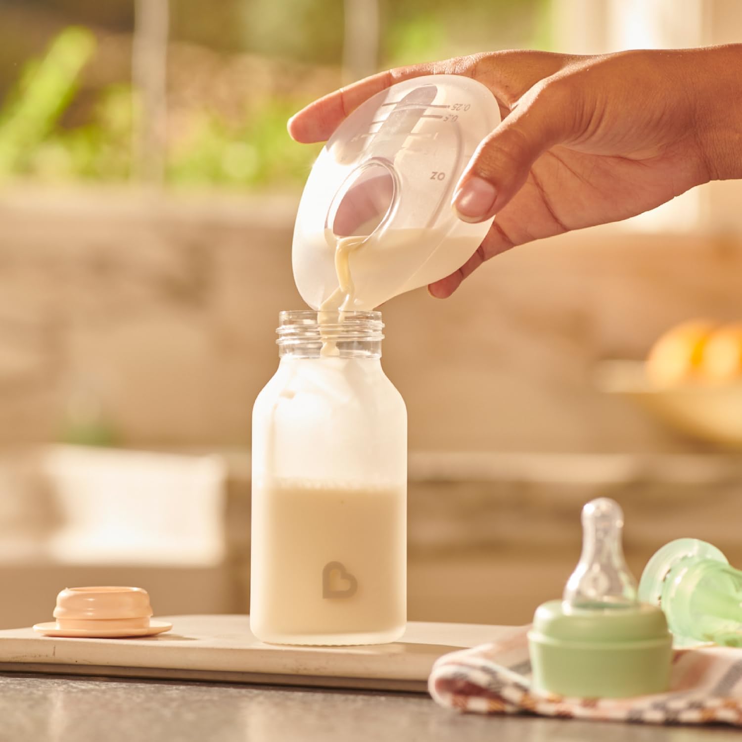 Detalle 2 de Munchkin Silicone Breast Milk Collector 45 ml
