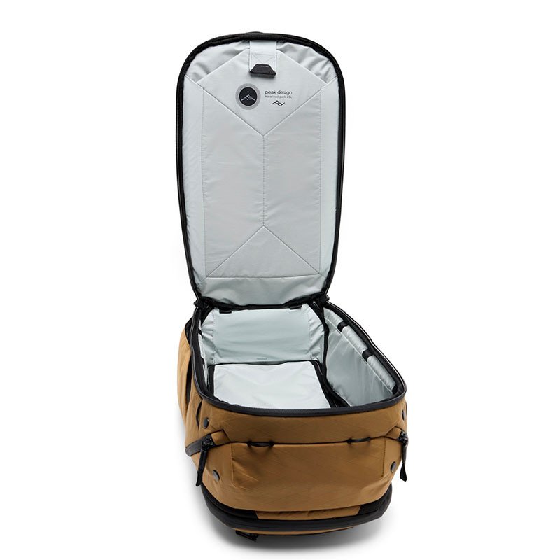 Detalle de Mochila de viaje Peak Design Travel 45L Coyote