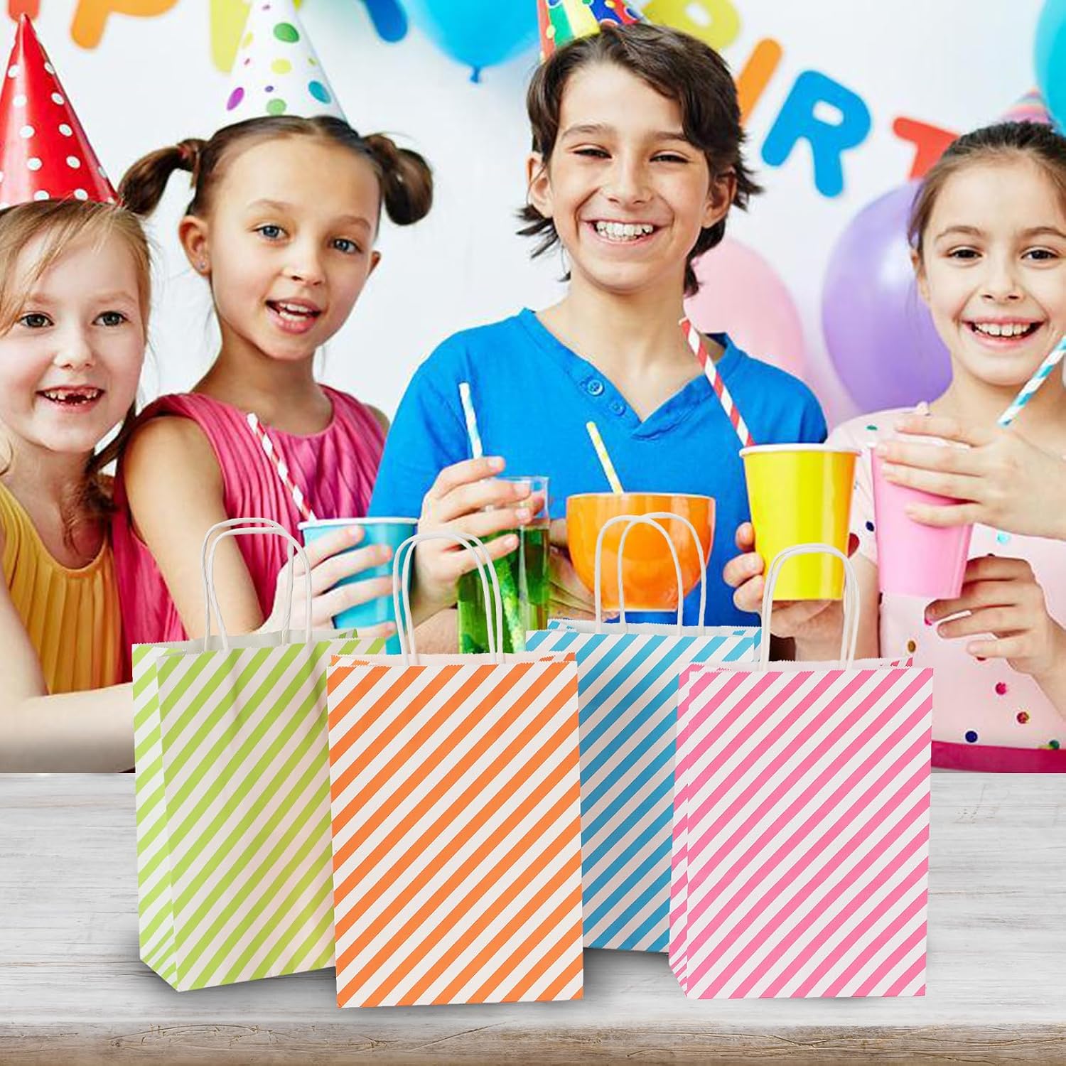 Detalle de 10 Stück Geschenktüten Geburtstag Partytüten Kindergeburtstag bunte Streifen mit Henkel – 21x15x8 cm