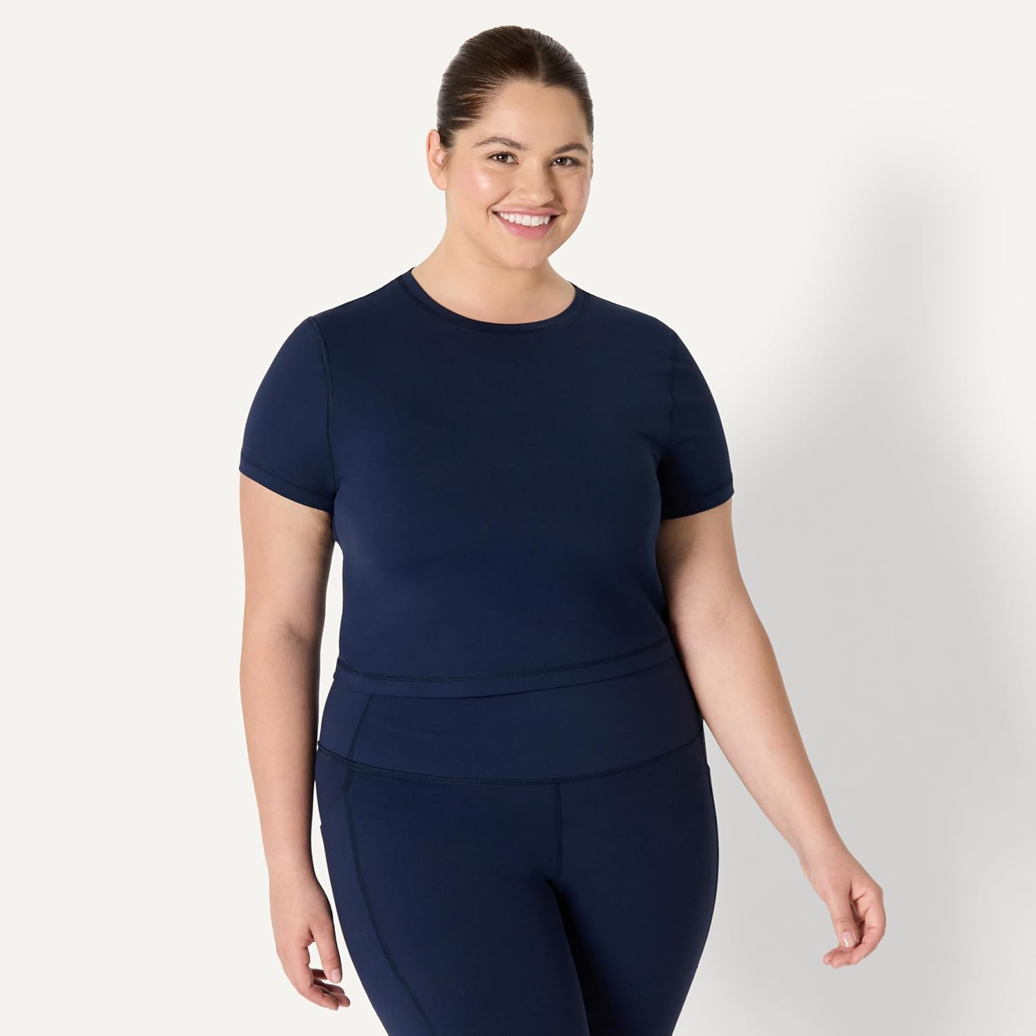 Thumbnail 5 de Amazon Essentials Damen Active FormFlex „Buttery Soft“ Bauchfreies Workout-Top mit kurzen Ärmeln