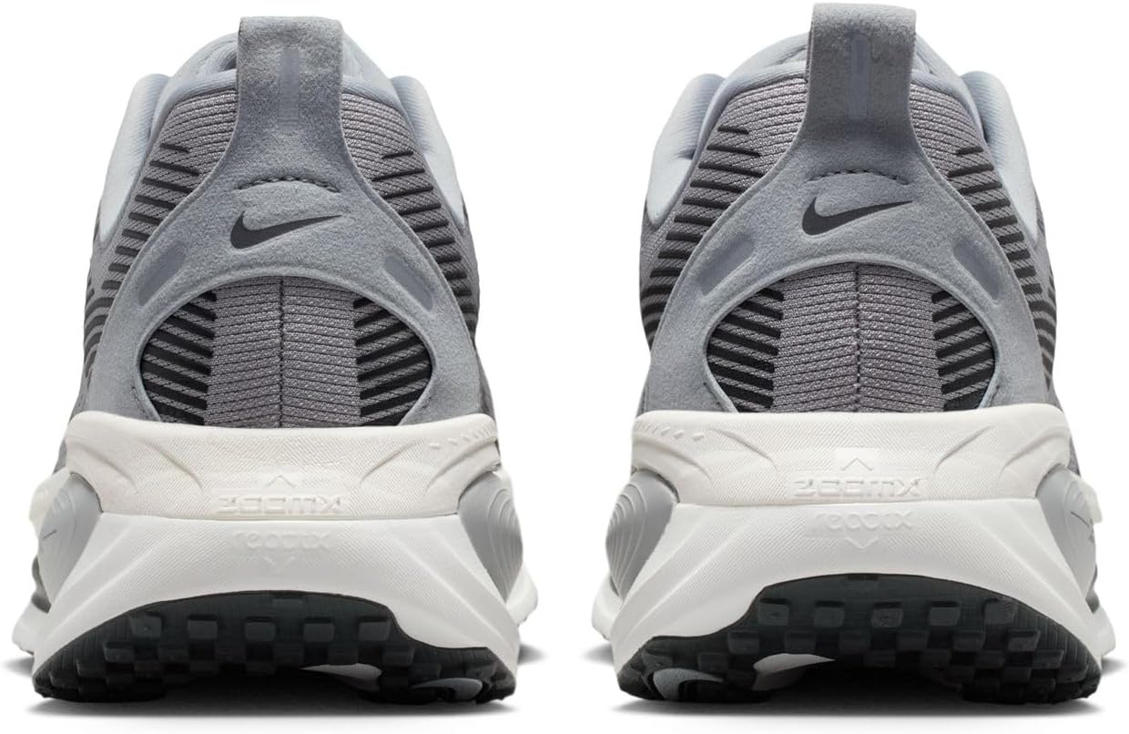 Detalle de Nike Vomero 18: Scarpe da passeggio uomo, comfort e reattività per l’uso quotidiano