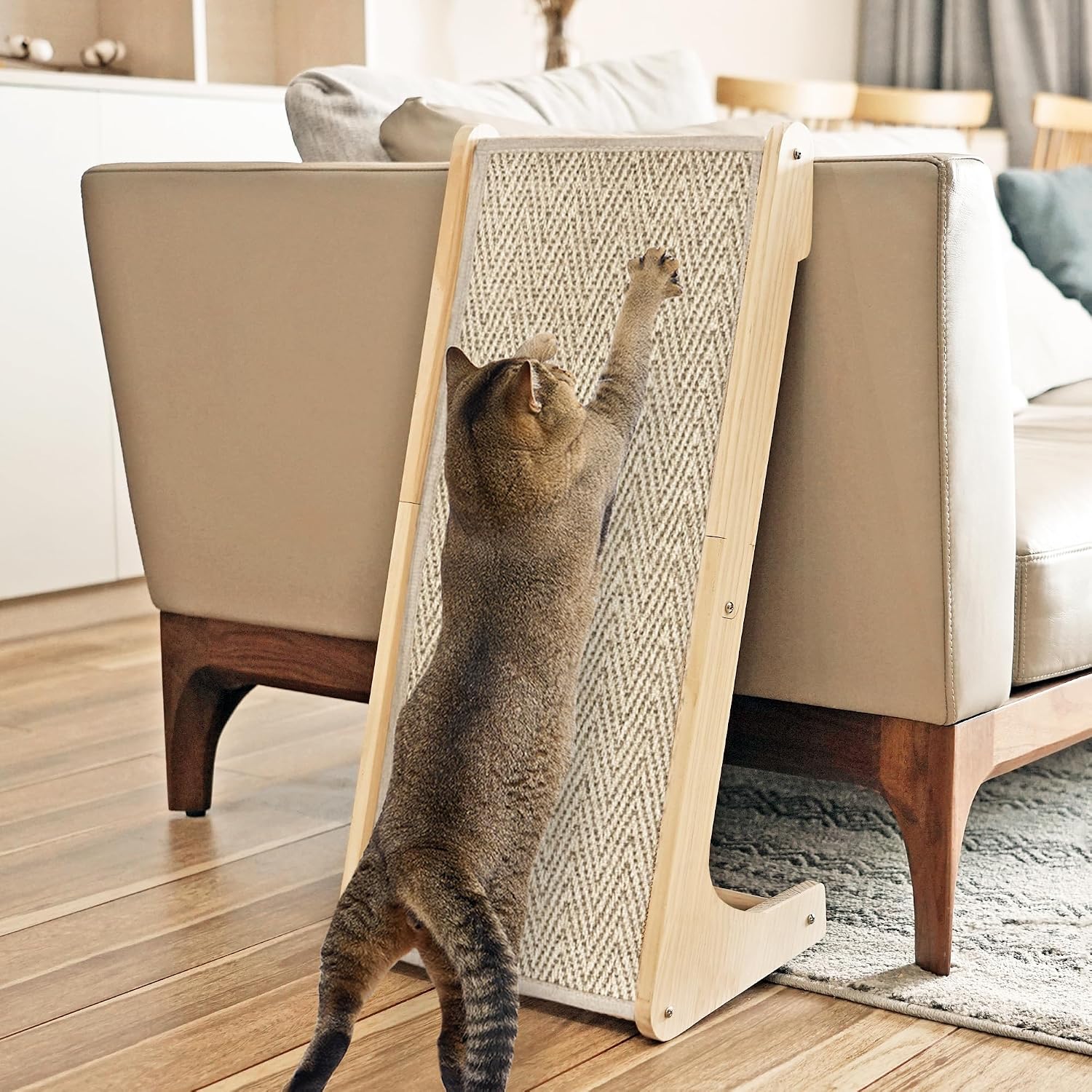 Detalle de PETKARAY Cat Scratcher: Sisal Ramp, 27" L-Shape Wall Protection and Mouse Toy
