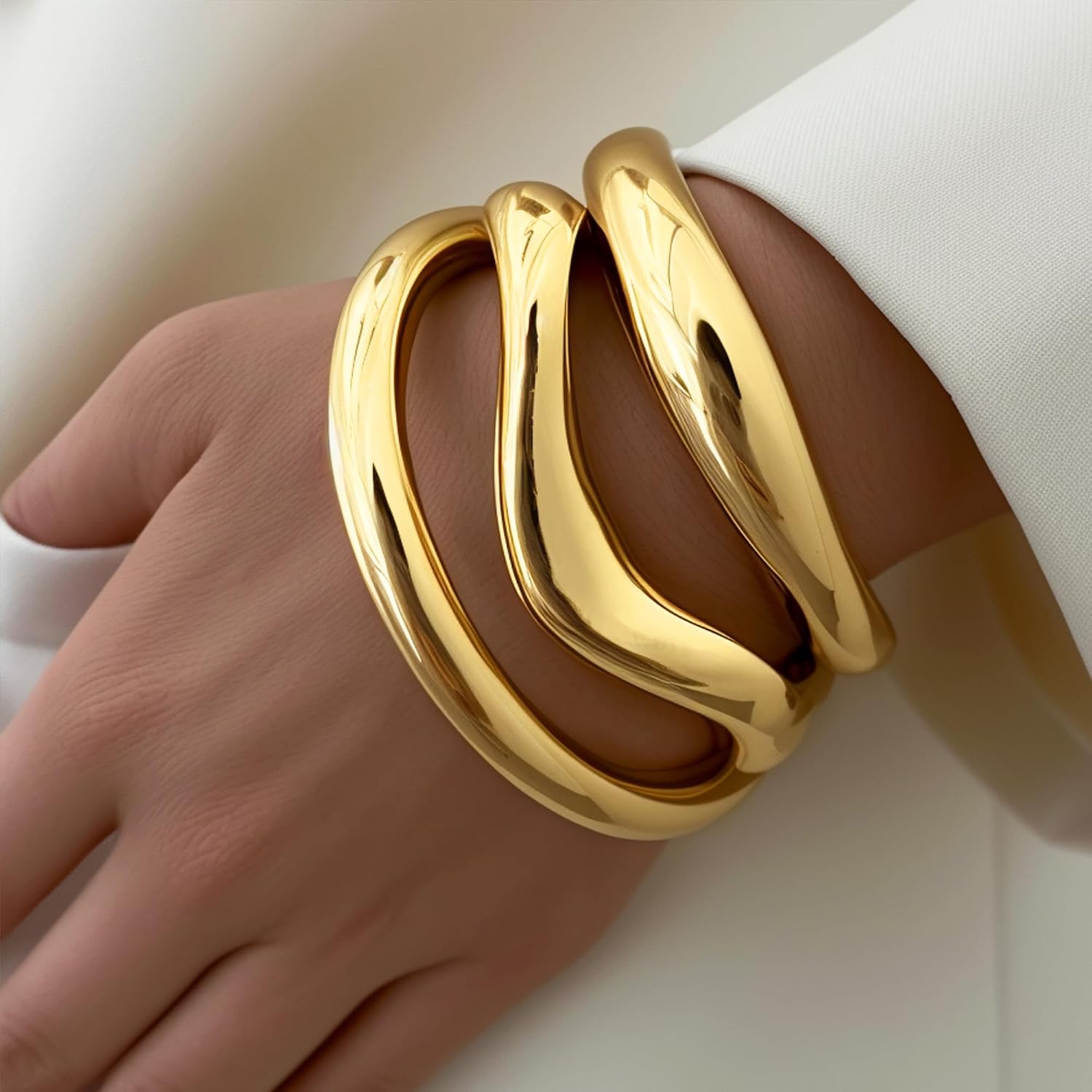 Detalle 2 de Gold Bangle Bracelet Set, 14K Gold Color
