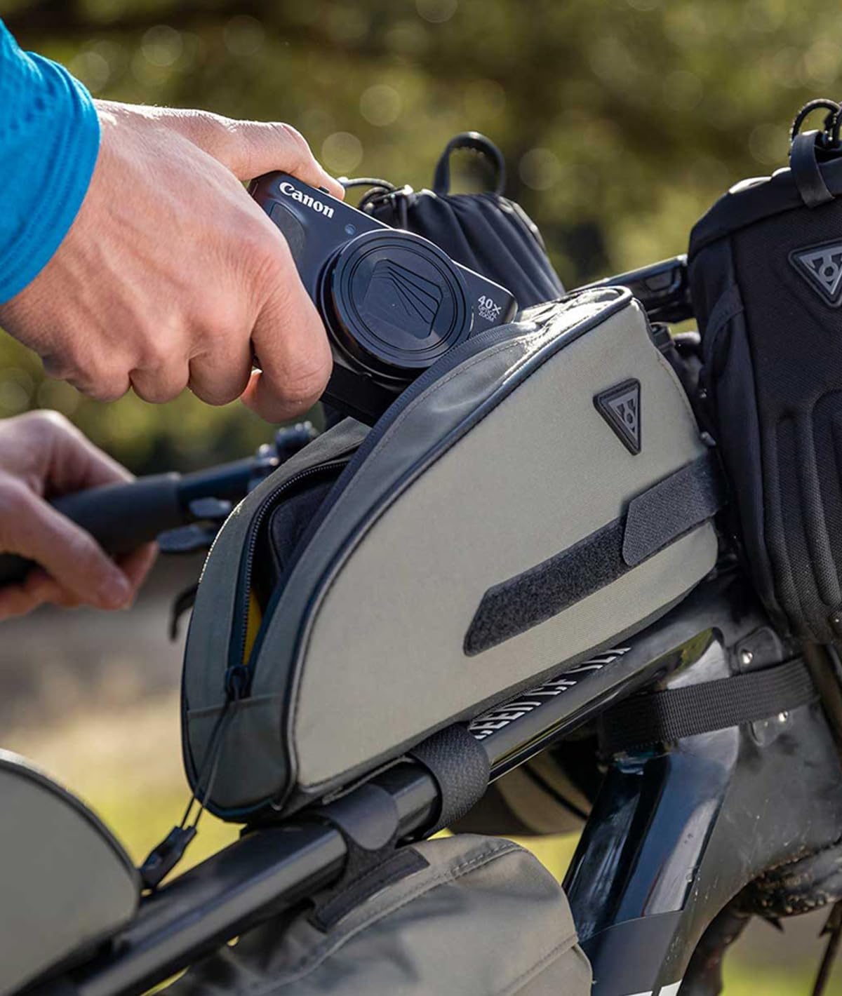 Detalle 2 de Topeak Toppmatad topprörsväska 0,75 l, grön