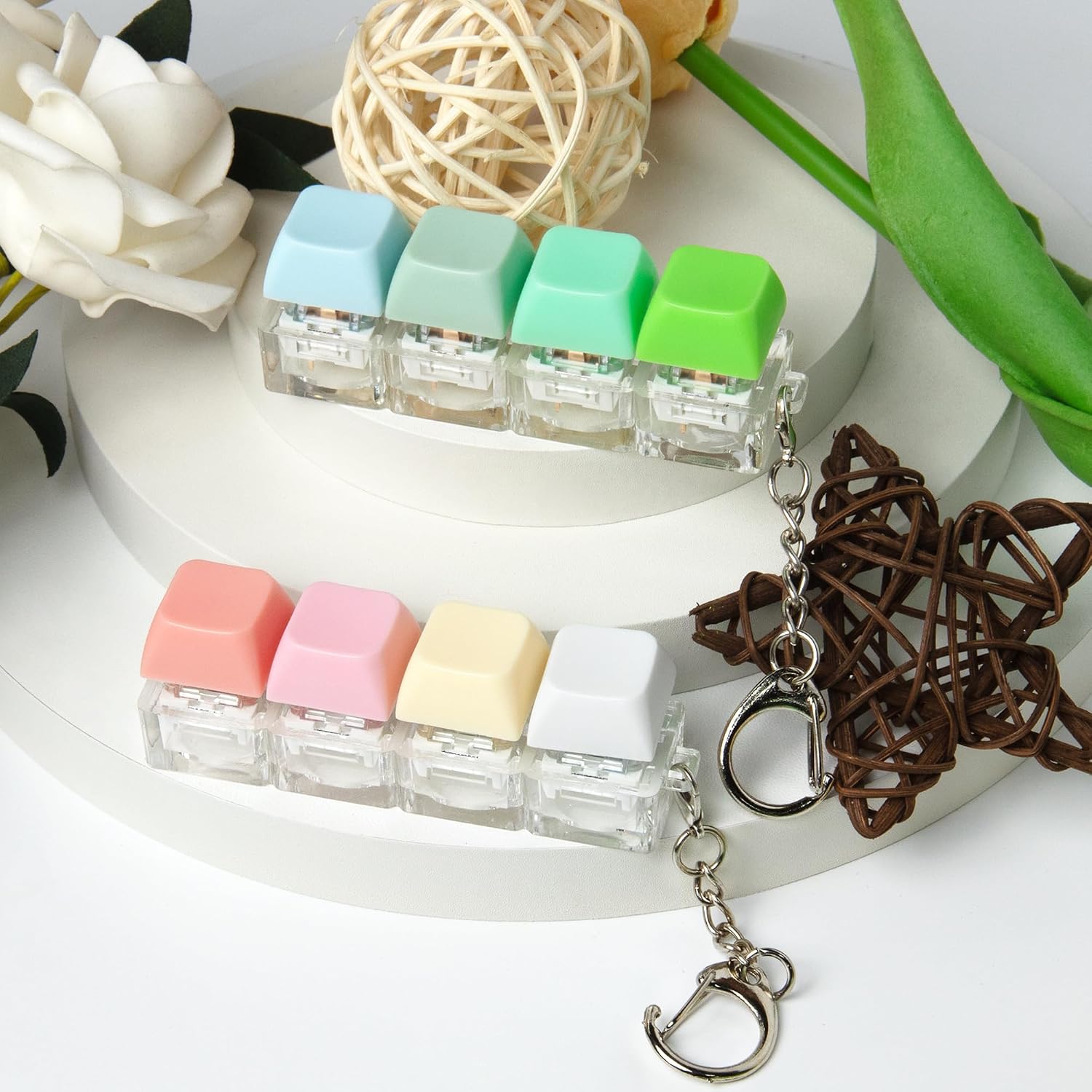 Detalle de 2 PCS Keyboard Fidget Toy Review: 4-in-1 Keyboard Decompression Button Keychains