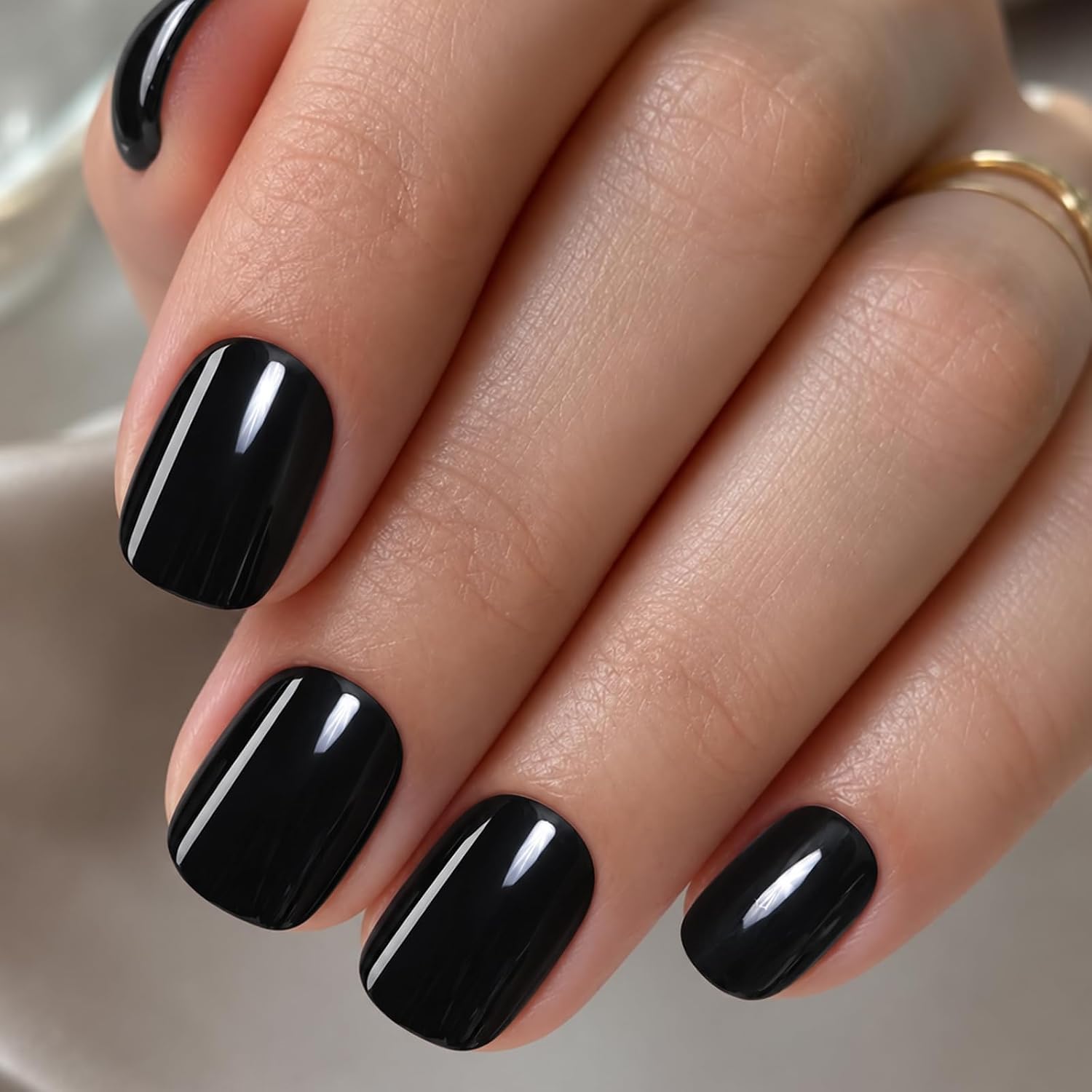 Detalle de UNA GELLA UG-B015 Press-On Nails, Short Round Glossy Black, 32-Piece