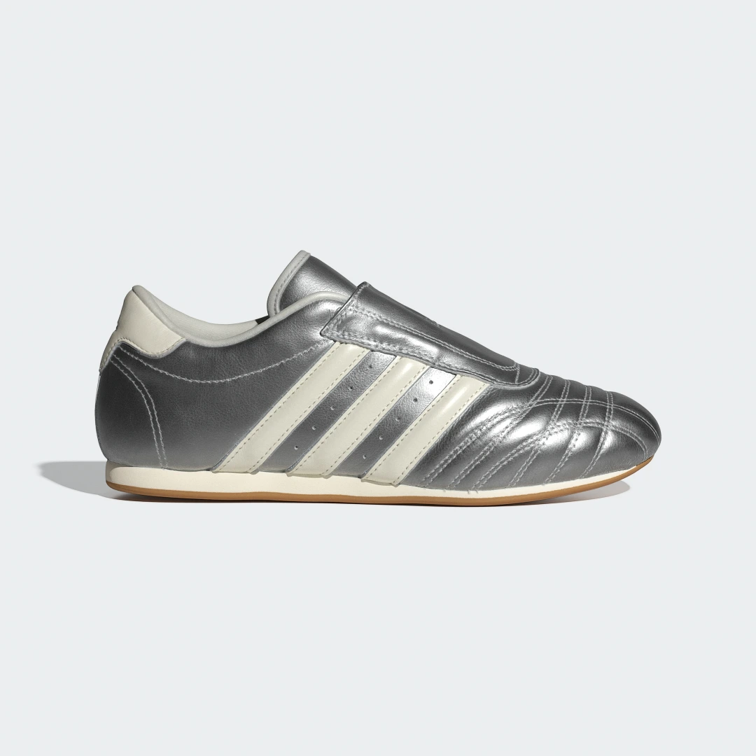 Detalle de Zapatilla Taekwondo Adidas – plateado, para entrenos y competición