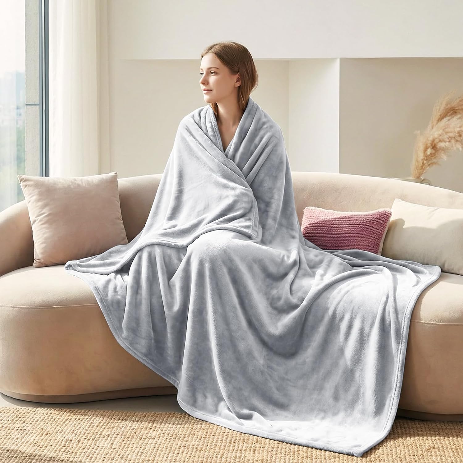 Detalle 2 de CozyLux Kuscheldecke Flauschig 2er Set (150x200 cm) in Hellgrau – warme, leichte Wohlfühldecken aus Flanell
